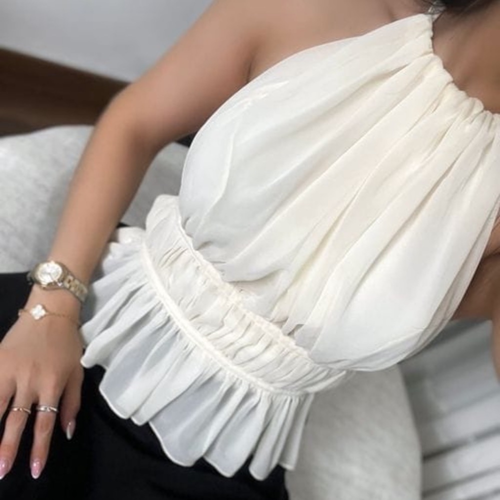 Elegant White Sleeveless Top